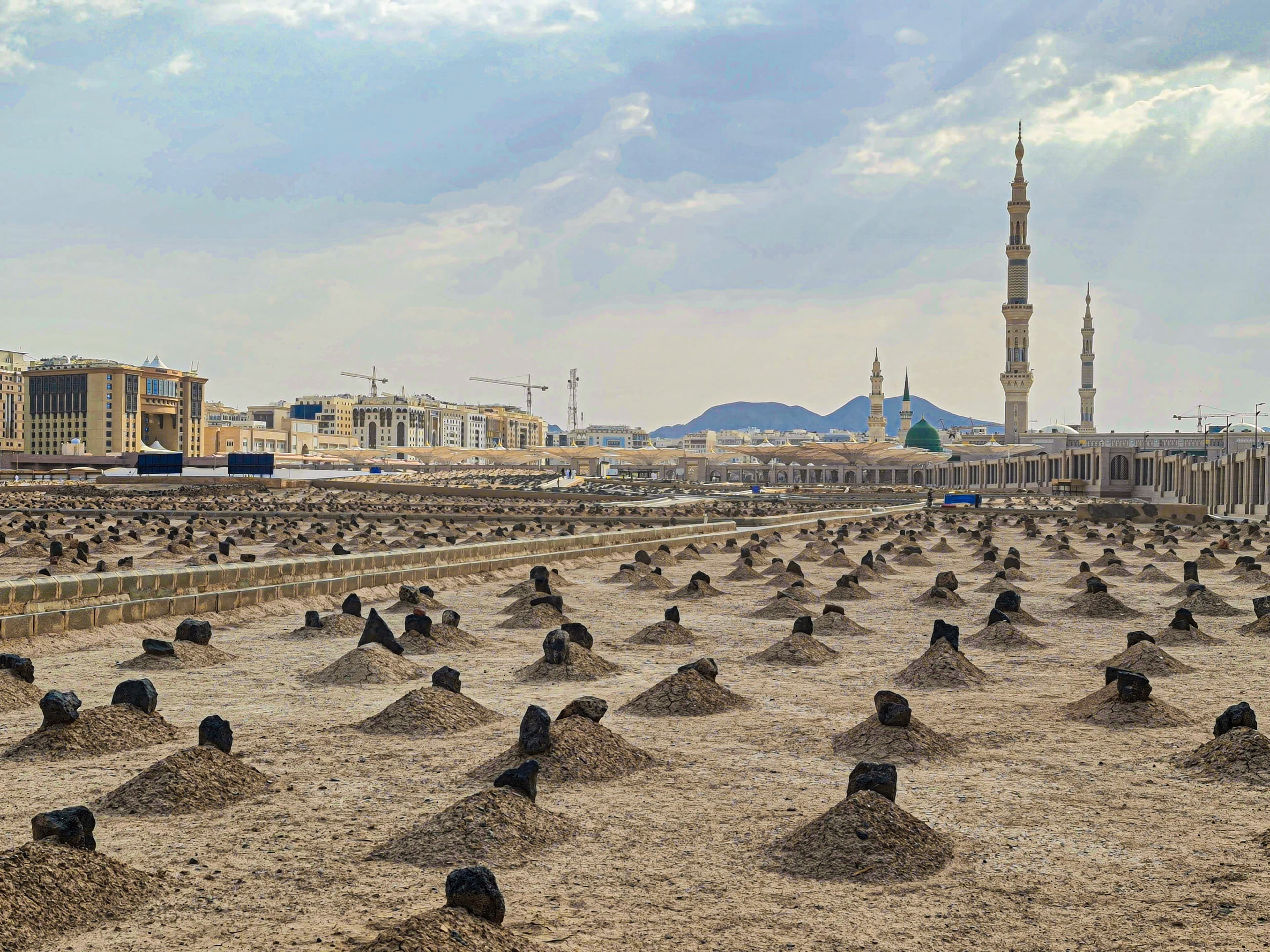 Al-Baqi_Cemetery_2021.jpg